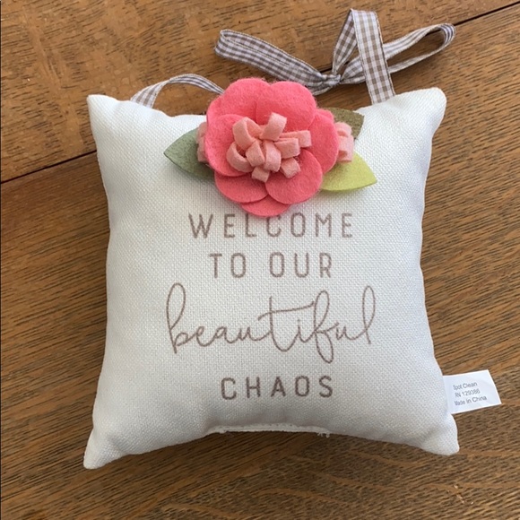 welcome pillow door hanger - Picture 8 of 10